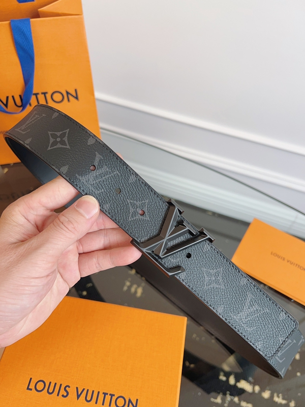 ルイヴィトンベルト正面デザイン